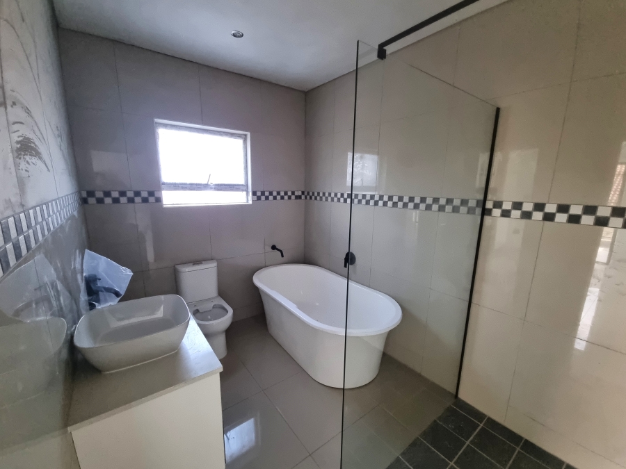 5 Bedroom Property for Sale in Melodie North West